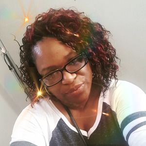 Meet your Posher, Lora